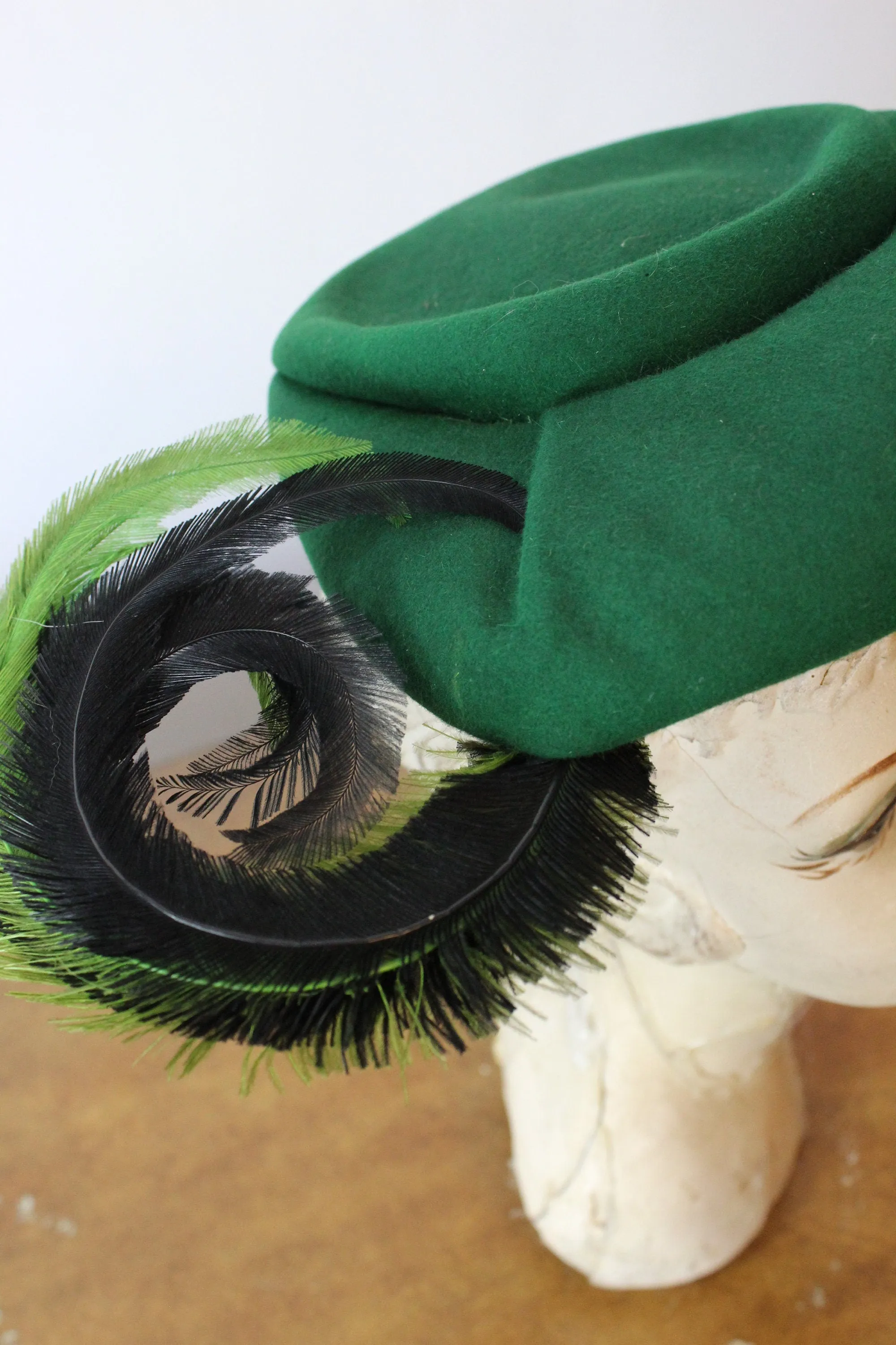 1940s CARSON PIRIE SCOTT green tilt hat bumper  | new fall