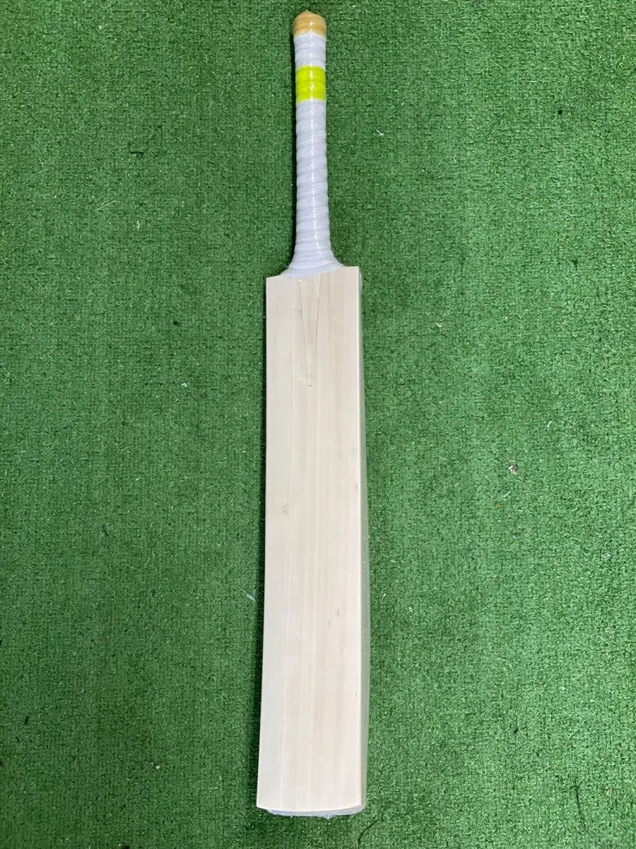 English Willow Bat With Massive 45mm   Edges   Cricket Batting Gloves SW-05 Combo