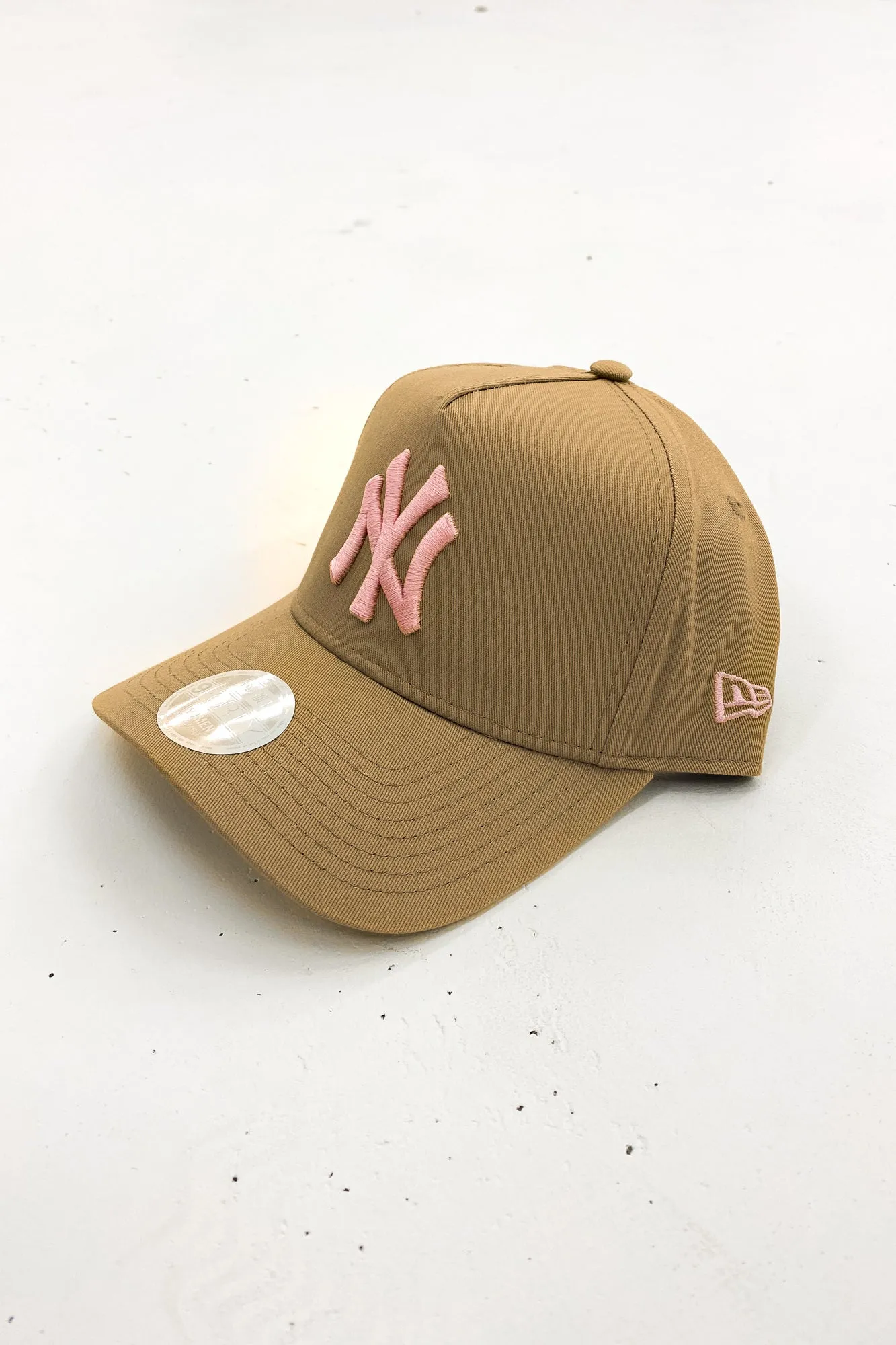 New York Yankees 9FORTY A-Frame Cloth Strap Camel Pink