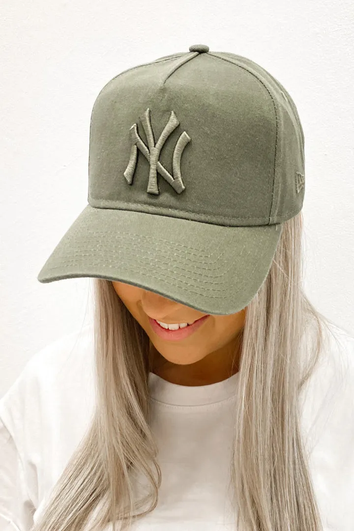 New York Yankees 9FORTY A-Frame Cloth Strap Tonal Olive