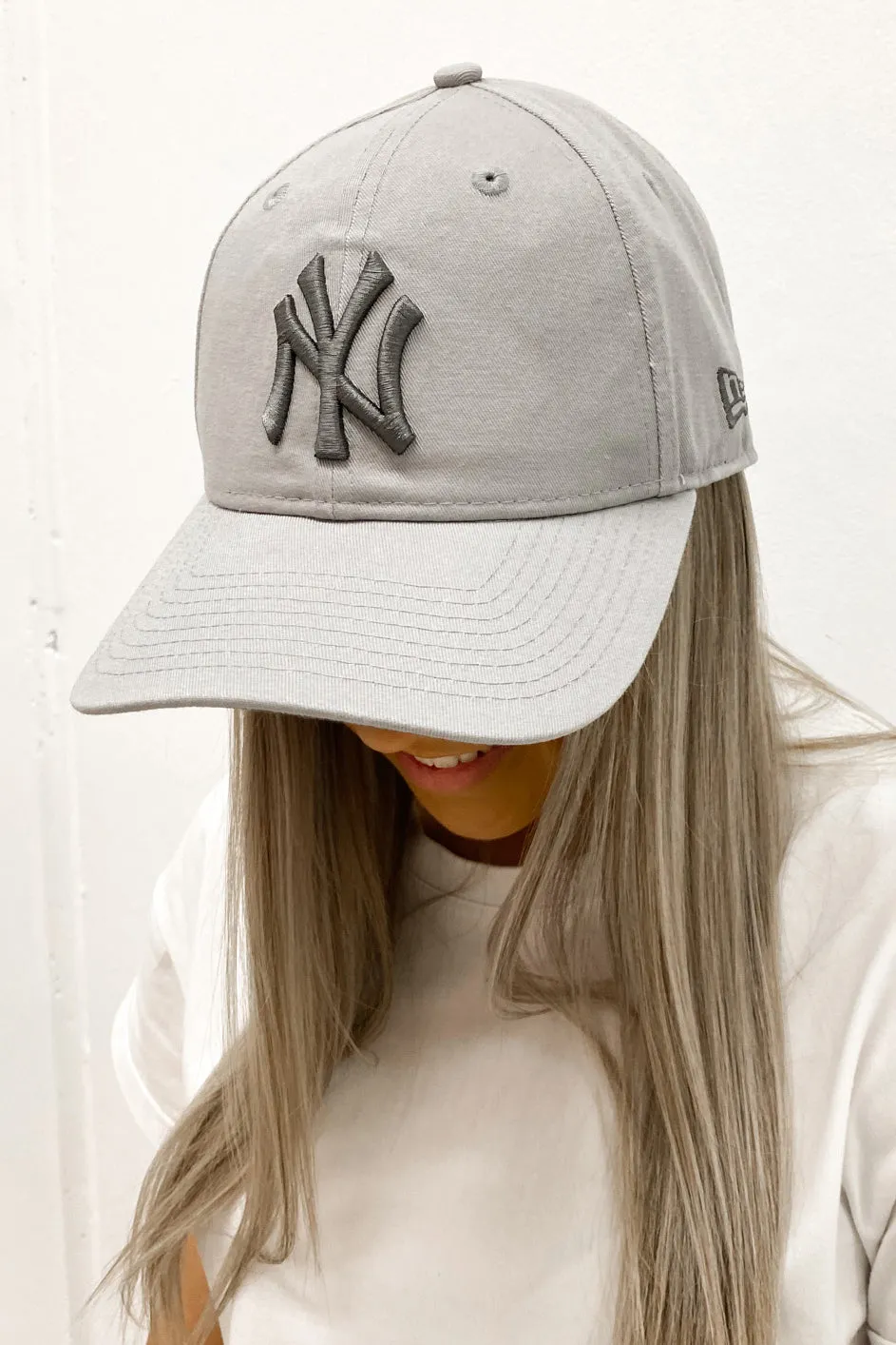 New York Yankees 9FORTY Cloth Strap Grey