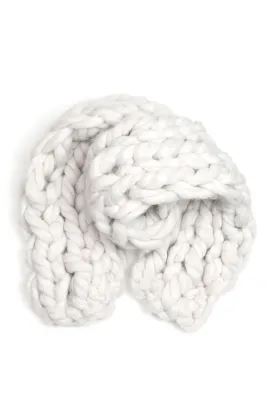 Puffy Hand-knit Short Scarf