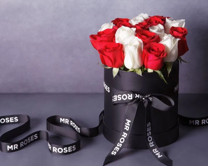 Red & White Rose Hat Box