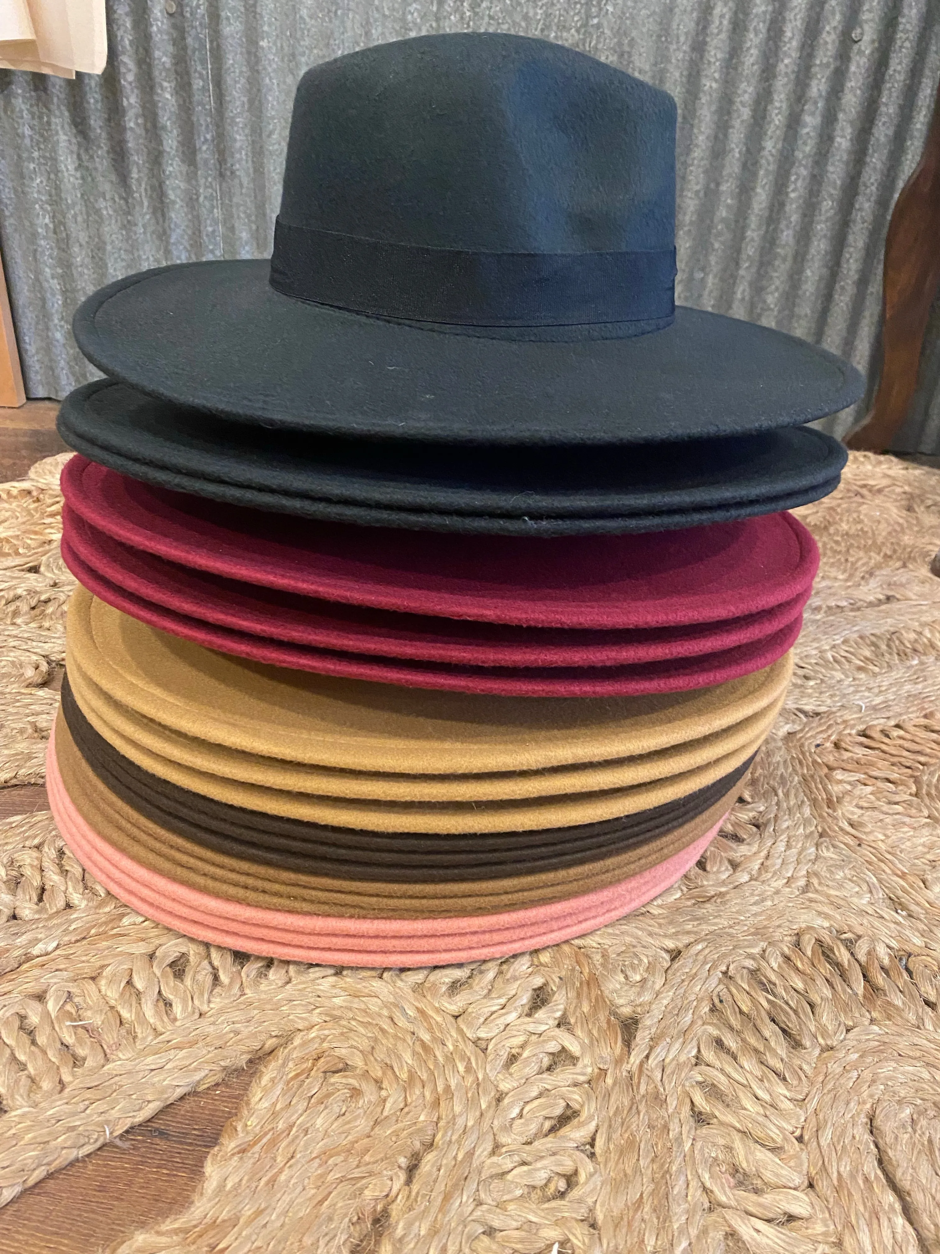 Wide brim hat